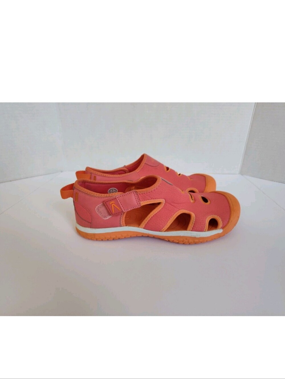 KEEN Stingray Big Girls Size 6 Coral Orange Closed Toe Water Sandals Lightweight